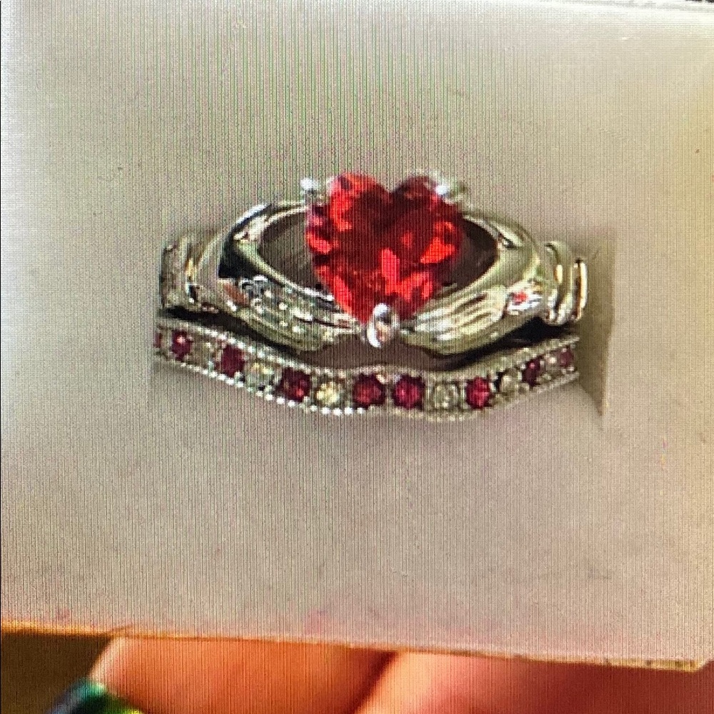 Red and white ring set